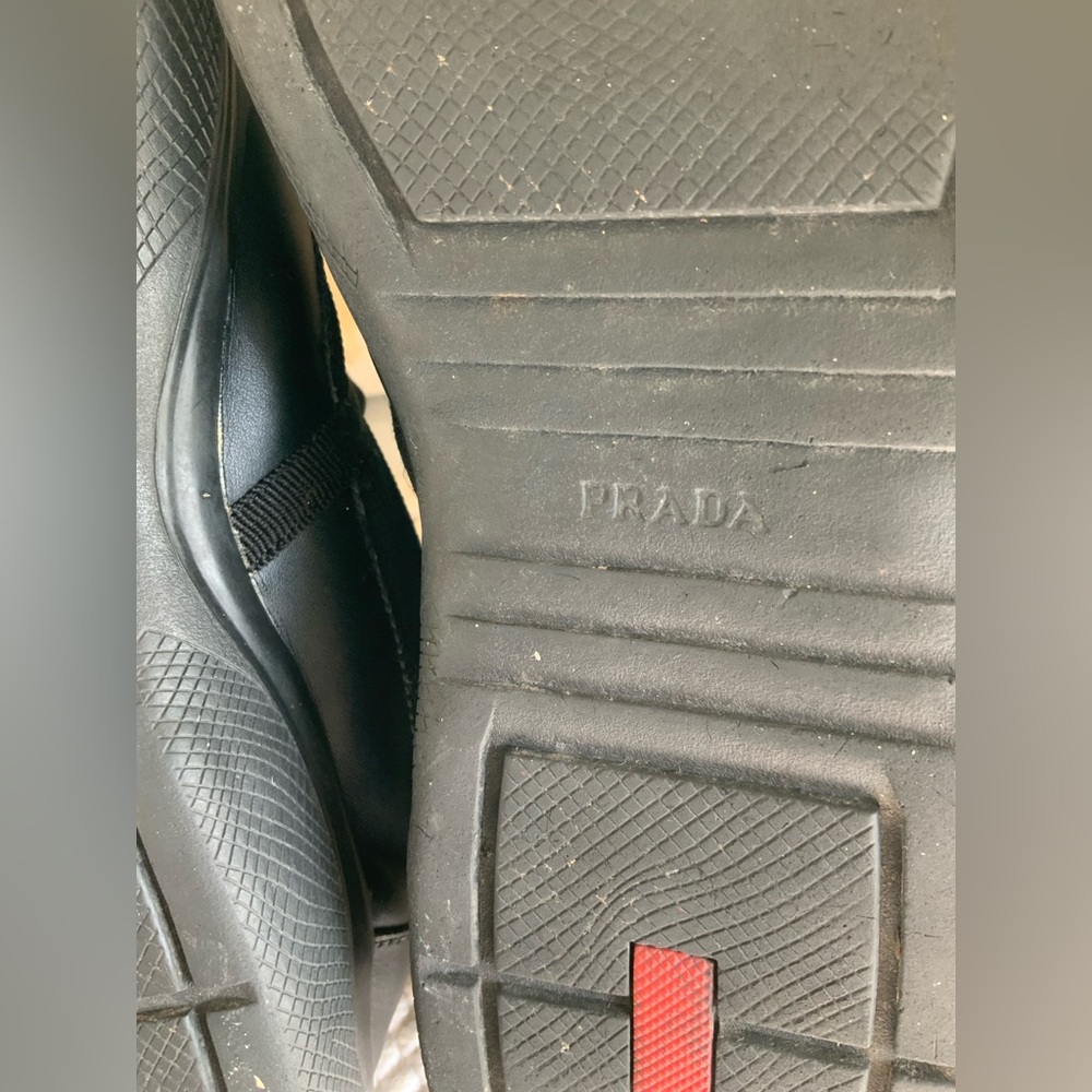 PRADA - Picture 8 of 10